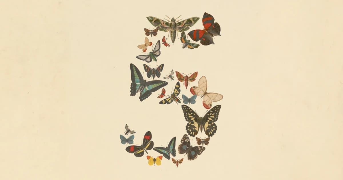 El número 5 formado por mariposas y polillas de lámina entomológica vintage sobre fondo crema — portada de Claude Fable 5 y los agentes que trabajan solos para empresas de LATAM