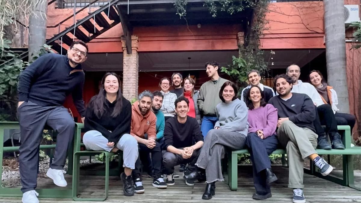 Amplifica — Cómo capacité al equipo de Amplifica —agencia de publicidad— en IA aplicada a la producción creativa, con Gemini, Claude, Higgsfield y Freepik