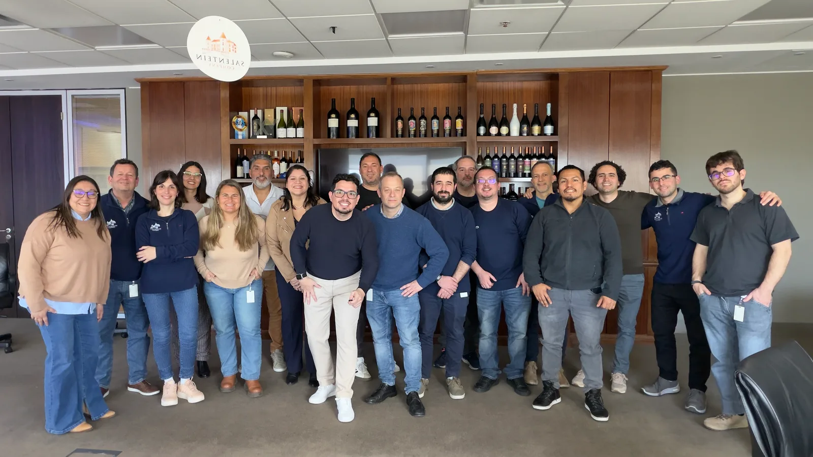 El equipo de Bodegas Salentein junto a Diego Ceredi al terminar la capacitación de introducción a la inteligencia artificial en sus oficinas de CABA — 16 de septiembre de 2026