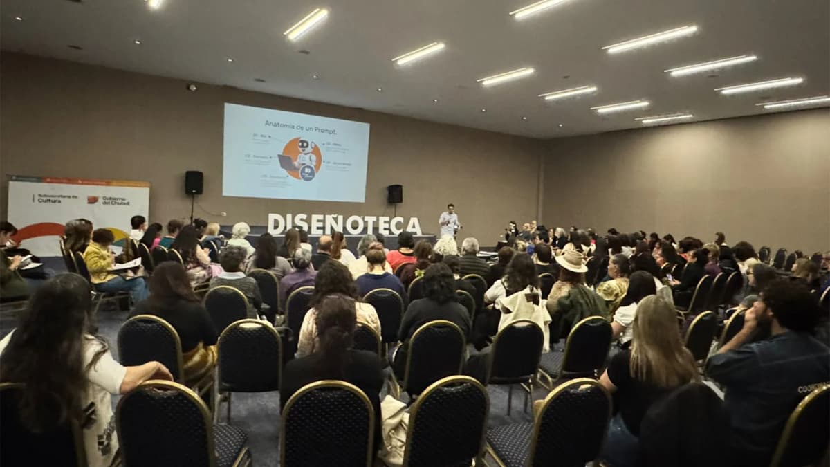 Diego Ceredi como speaker invitado en Diseñoteca 2025, Centro de Convenciones MEF, Trelew — Octubre 2025