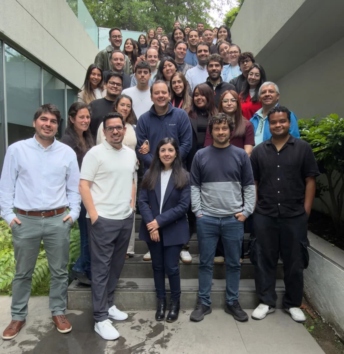 El equipo de HBC Latina al cierre de la capacitación en Claude Team, en un cowork de Las Condes, Santiago de Chile, octubre de 2026