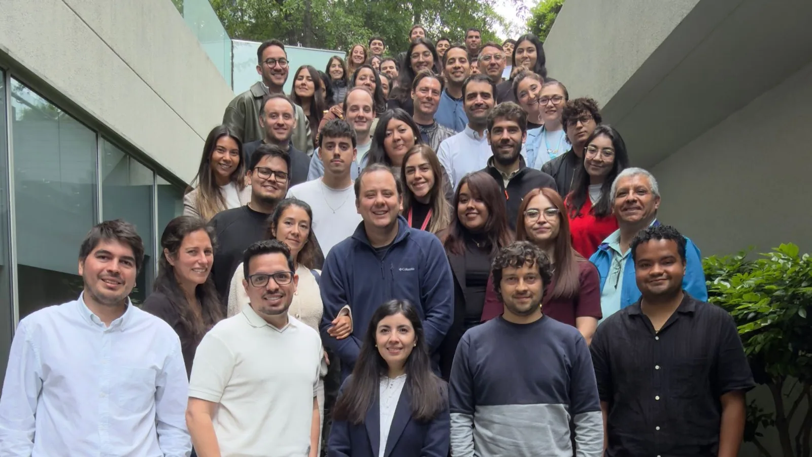 HBC Latina — Cómo capacité en Claude Team a 45 personas de HBC Latina en Santiago de Chile: 2 jornadas con casos de consumo masivo y una tarea funcionando por área