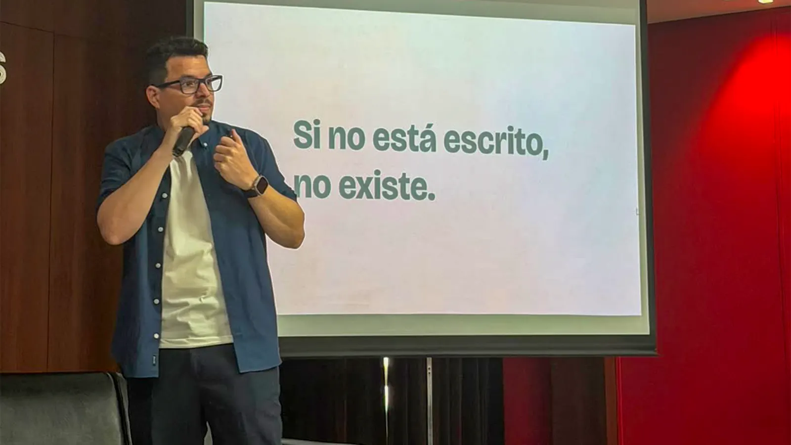 Automatizar con criterio: IA que potencia al profesional — foto 1