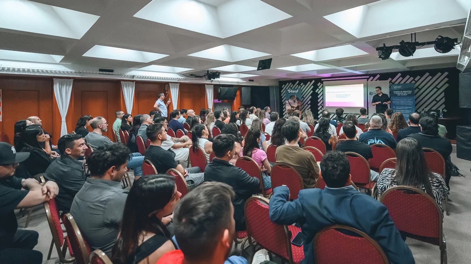 Diego Ceredi como speaker invitado en CICECH sobre IA, ventas y contenido, Trelew — Octubre 2025