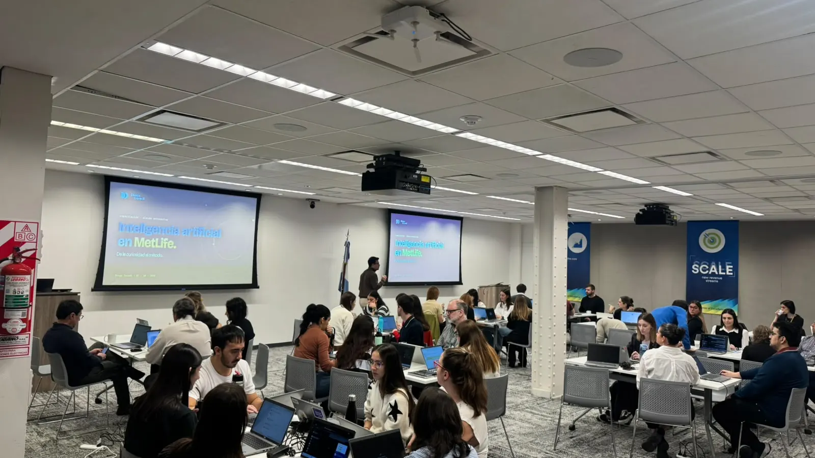 MetLife Argentina — Cómo capacité en Claude Enterprise a 316 personas de MetLife Argentina en 6 workshops