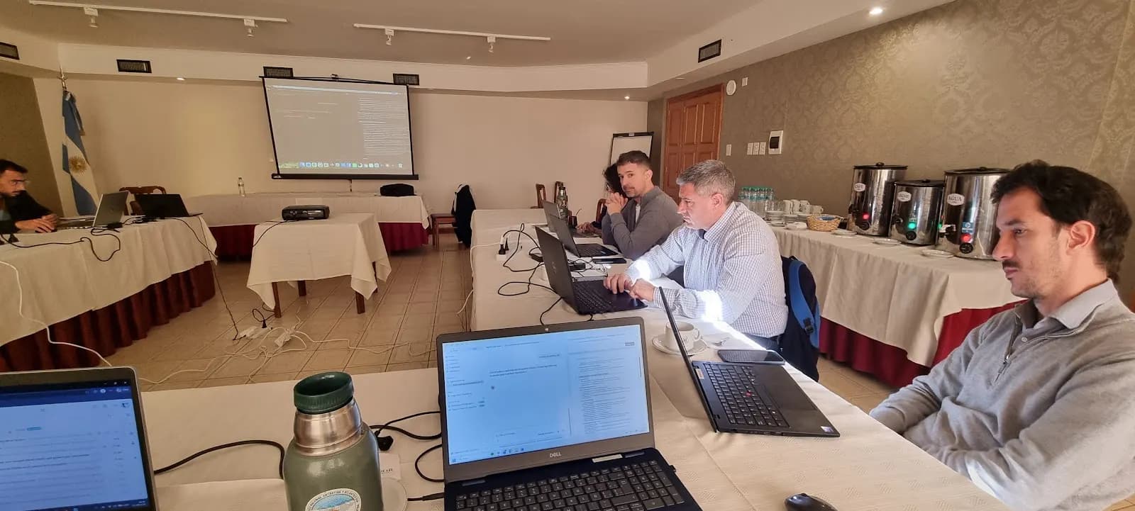 Equipo de TRANSPA siguiendo la capacitación en Claude Enterprise, septiembre de 2026