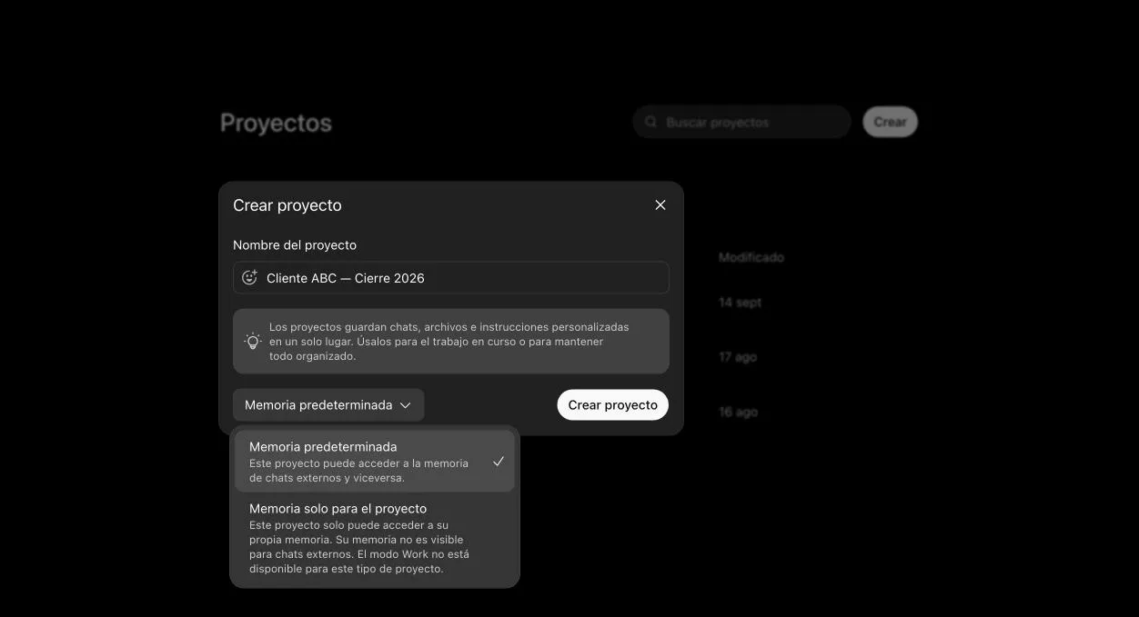Desplegable de memoria del proyecto con dos opciones: "Memoria predeterminada — este proyecto puede acceder a la memoria de chats externos y viceversa" y "Memoria solo para el proyecto — este proyecto solo puede acceder a su propia memoria; su memoria no es visible para chats externos".