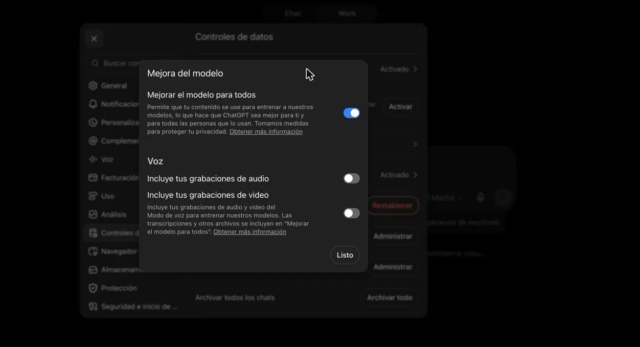 Modal "Mejora del modelo" con el interruptor "Mejorar el modelo para todos" activado y el texto: permite que tu contenido se use para entrenar a nuestros modelos.